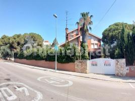 Houses (villa / tower), 250 m², near bus and train, Avenida Diagonal