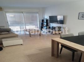 Flat, 85 m², near bus and train, almost new