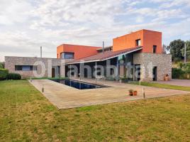 Houses (detached house), 568 m², almost new