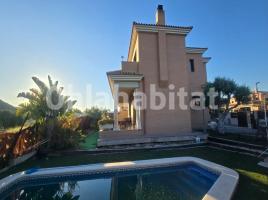 Houses (villa / tower), 210 m², almost new