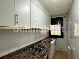 Flat, 129 m², near bus and train, almost new