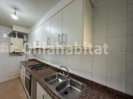 Flat, 129 m², near bus and train, almost new