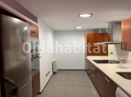 Estudio, 55 m², cerca de bus y tren, seminuevo