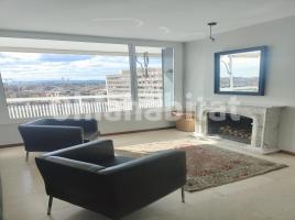 For rent flat, 185 m², near bus and train, Calle de Numància