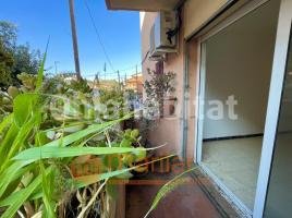 Pis, 92 m², prop de bus i tren, Calle de Monturiol