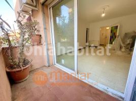 Pis, 92 m², prop de bus i tren, Calle de Monturiol