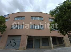 Local comercial, 2733 m², Avenida CORNISA