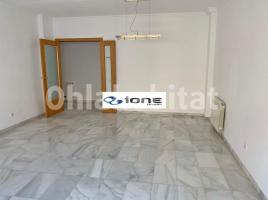 For rent flat, 120 m², near bus and train