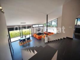 Casa (chalet / torre), 300 m², seminuevo