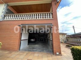 Houses (villa / tower), 324 m², near bus and train, Calle Gerani, 4