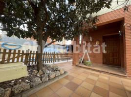 Houses (villa / tower), 324 m², near bus and train, Calle Gerani, 4