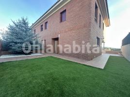 Alquiler Casa (unifamiliar adosada), 235 m², seminuevo