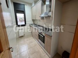 For rent flat, 87 m², near bus and train, almost new