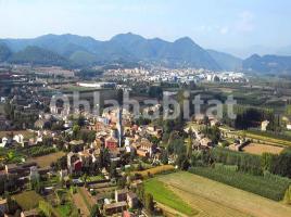 Houses (villa / tower), 260 m², near bus and train