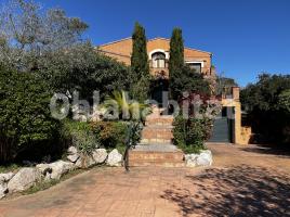 Houses (villa / tower), 338 m², almost new, Calle Comtes de Peralada, 28