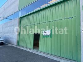 For rent industrial, 496 m², near bus and train, almost new