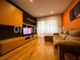 For rent flat, 100 m², near bus and train