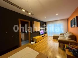 For rent flat, 100 m², near bus and train