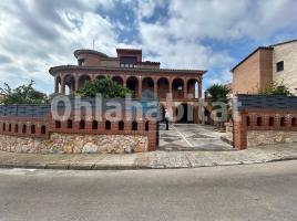  (xalet / torre), 276 m², près de bus et de train, Calle del Montsià