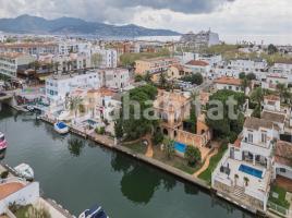 Houses (villa / tower), 541 m², Calle Requesens, 95