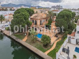 Houses (villa / tower), 541 m², Calle Requesens, 95