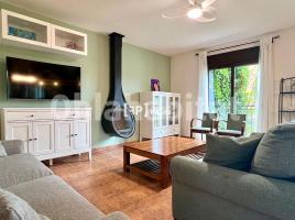 Houses (terraced house), 281 m², almost new, Zona