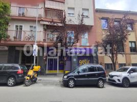 Lloguer local comercial, 231 m², prop de bus i tren, Calle de Prat de la Riba
