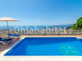 Houses (detached house), 286 m², almost new