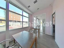 Local comercial, 180 m², prop de bus i tren