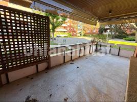 Pis, 125 m², près de bus et de train