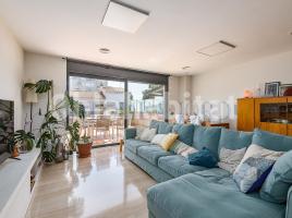 Houses (terraced house), 340 m², almost new