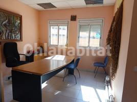 Alquiler local comercial, 70 m², cerca de bus y tren