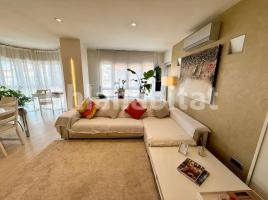 Dúplex, 119 m², prop de bus i tren, Calle del Baró de Savassona, 5
