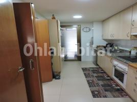 Dúplex, 98 m², cerca de bus y tren, seminuevo