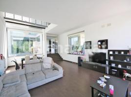  (unifamiliar aïllada), 572 m², près de bus et de train, presque neuf