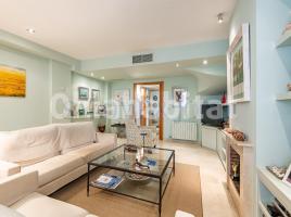 Houses (terraced house), 216 m², almost new