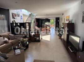 Houses (villa / tower), 250 m², almost new