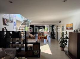 Houses (villa / tower), 250 m², almost new