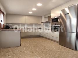 Casa (unifamiliar adossada), 194 m², prop de bus i tren, Calle de la Cerdanya