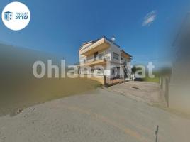  (unifamiliar aïllada), 300 m²