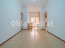 Pis, 80 m², prop de bus i tren, Calle Siurana, 2