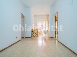 Pis, 80 m², prop de bus i tren, Calle Siurana, 2