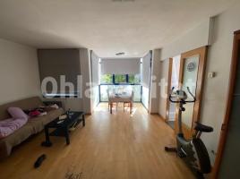 Piso, 81 m², cerca de bus y tren, seminuevo