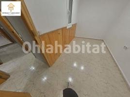 Attic, 45 m², near bus and train, Calle calle de Graner