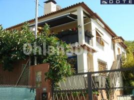 Casa (unifamiliar adossada), 319 m², Zona