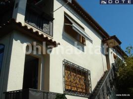 Casa (unifamiliar adossada), 319 m², Zona