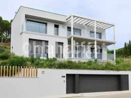 Casa (unifamiliar aislada), 374 m², cerca de bus y tren, seminuevo