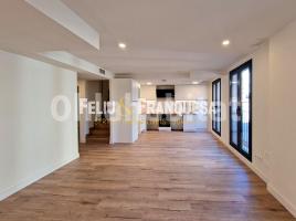 Duplex, 118 m², near bus and train, almost new