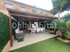 Casa (unifamiliar adosada), 217 m², seminuevo, Zona