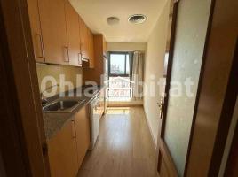 Apartamento, 65 m², cerca de bus y tren, seminuevo